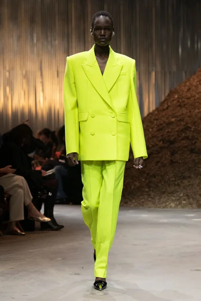 Look 38
